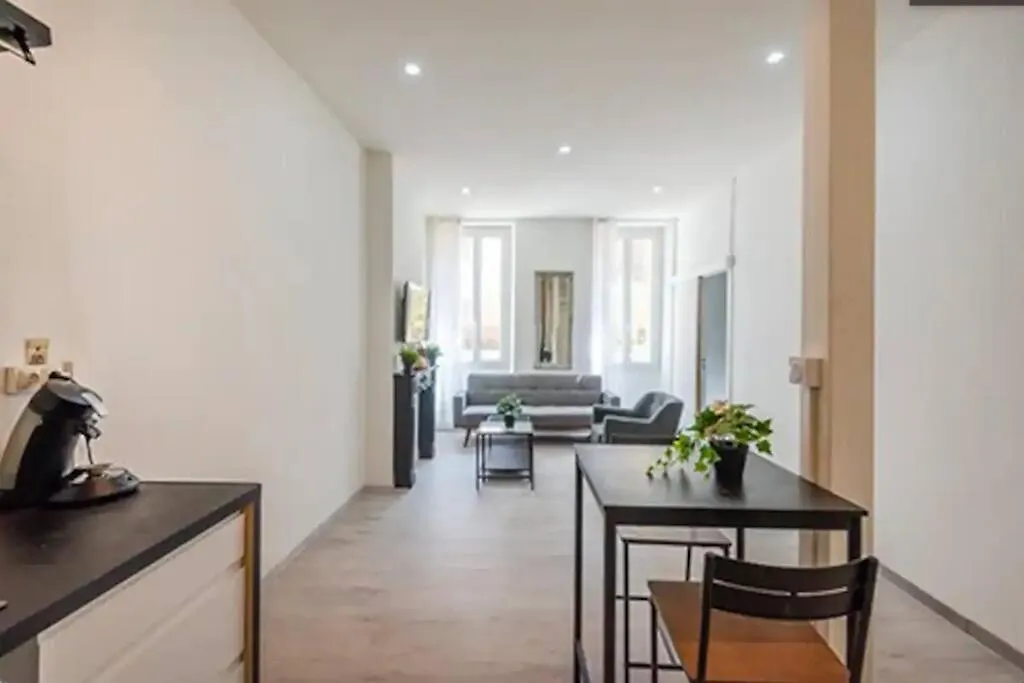 T2 Appartement Lumineux A La Joliette contacts